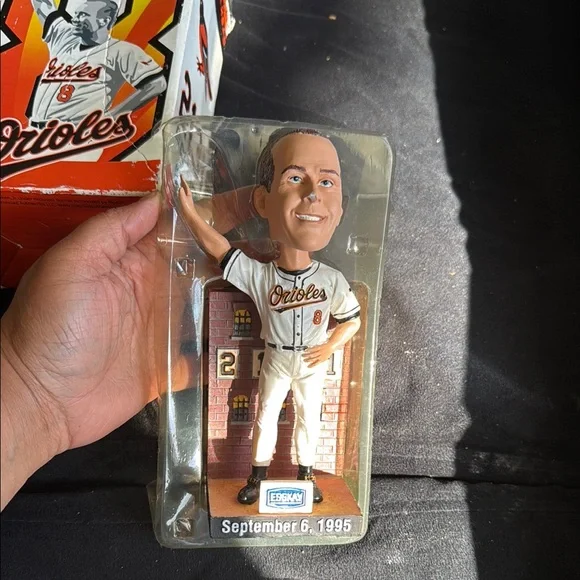 Cal Ripken Orioles Bobblehead - Picture 6 of 9